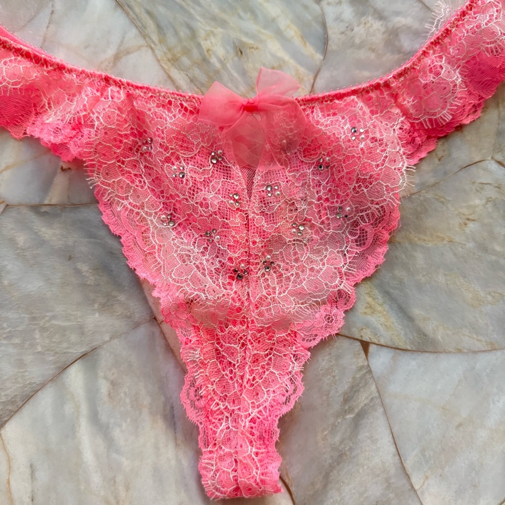 New Victoria’s Secret Very Sexy Thong Panty Lace Satin Silky Dream Angels Small